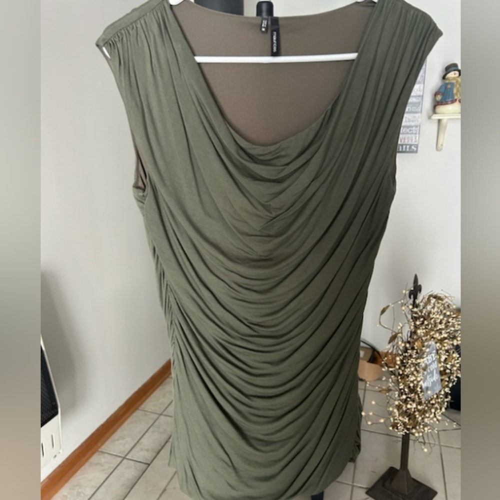 Maurices Gorgeous flowing dressy tank sz medium